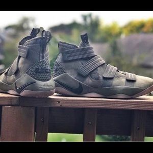 Nike Lebron Soldier XI SFG